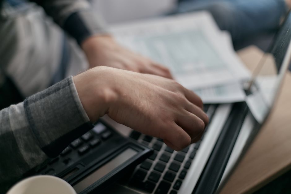 image Facture électronique LMNP : comment les nouveaux délais de 2026 transforment la relation bailleur-locataire en résidences gérées